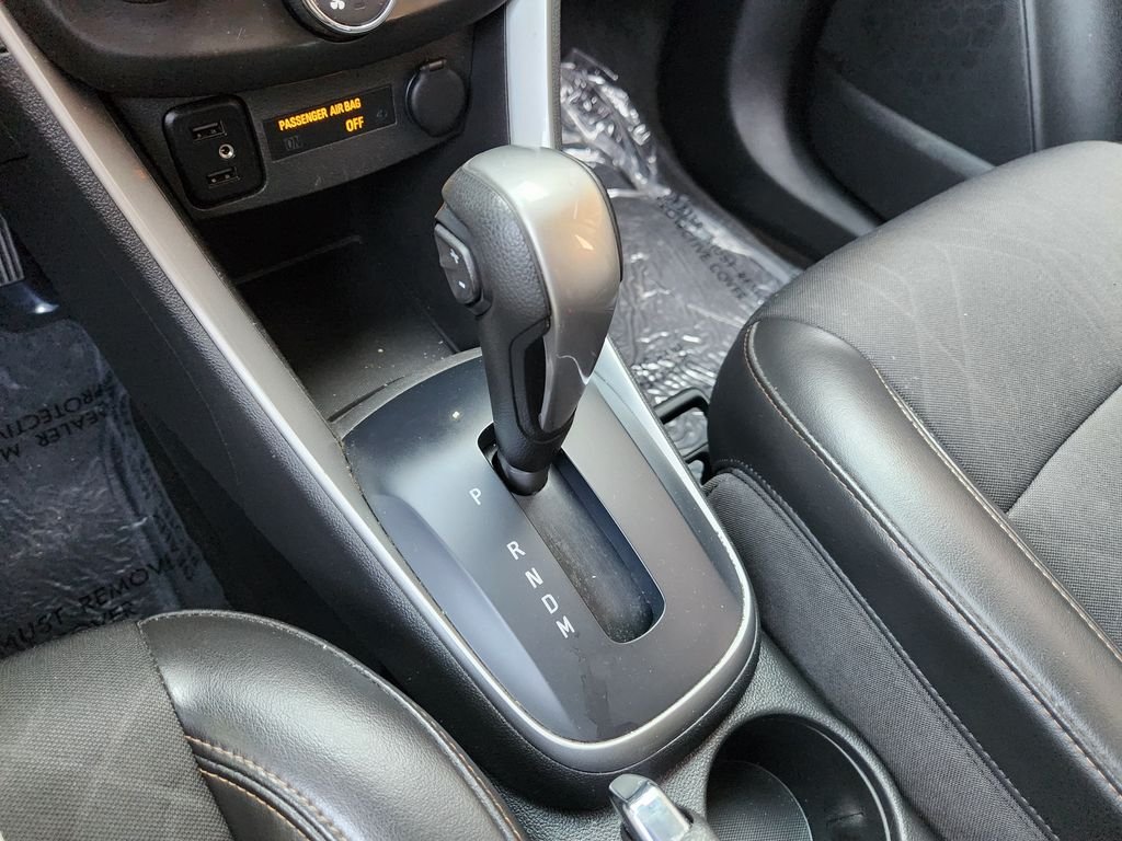 Used 2022 Summit White Chevrolet LT image 21
