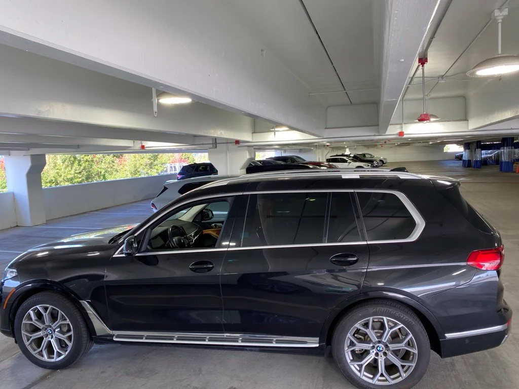 Used 2019 Black Sapphire Metallic BMW xDrive40i image 2