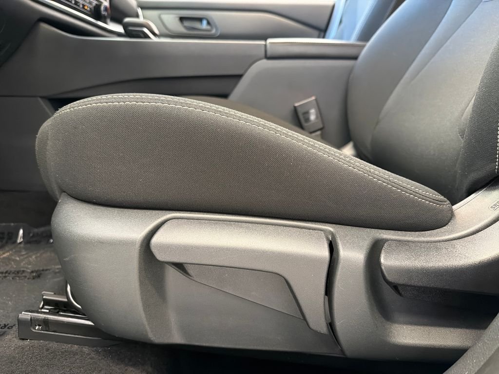 Used 2024 Silver Nissan S image 13
