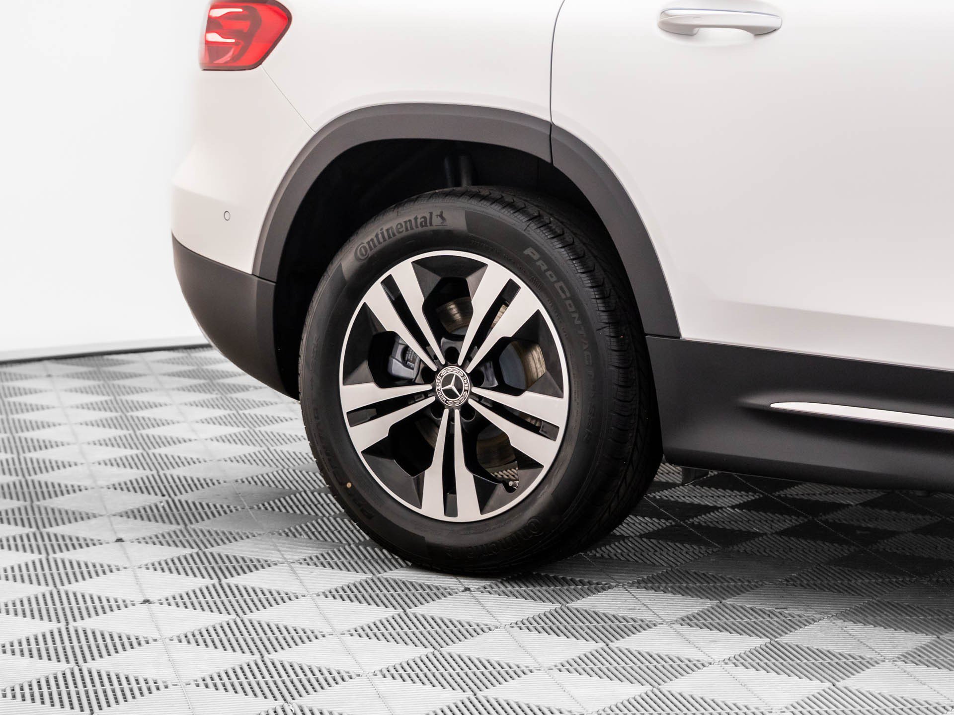 New 2026 White Mercedes-Benz GLB 250 image 73