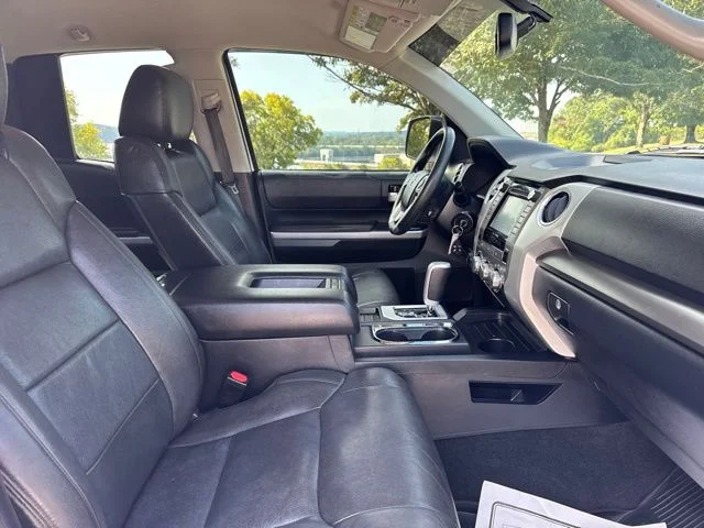 Used 2017 White Toyota SR5 image 10