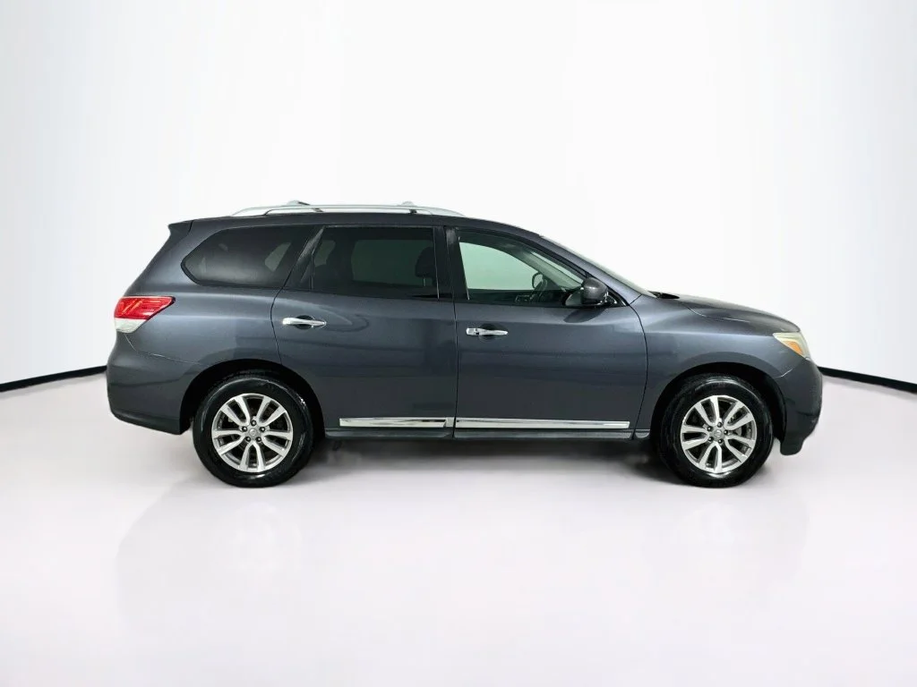 Used 2013 Dark Slate Nissan SL image 9