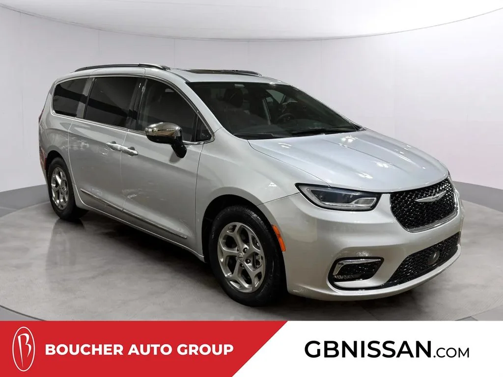 2023 Chrysler Pacifica Limited's photo