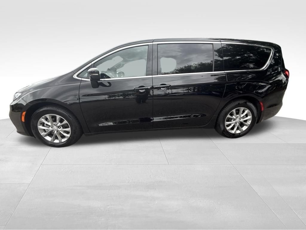 Used 2026 Black Chrysler Limited image 2