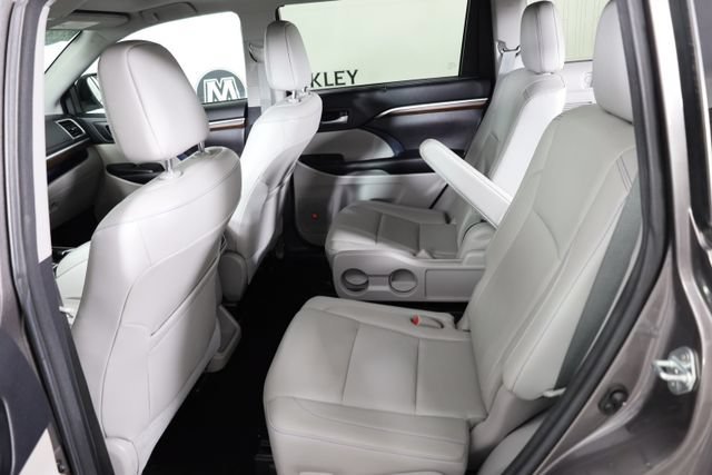 Used 2016 Gray Toyota Limited V6 image 31