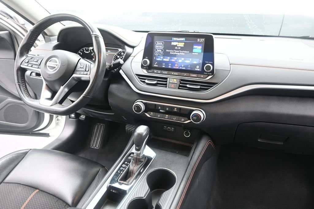 Used 2022 White Nissan 2.5 SR image 29
