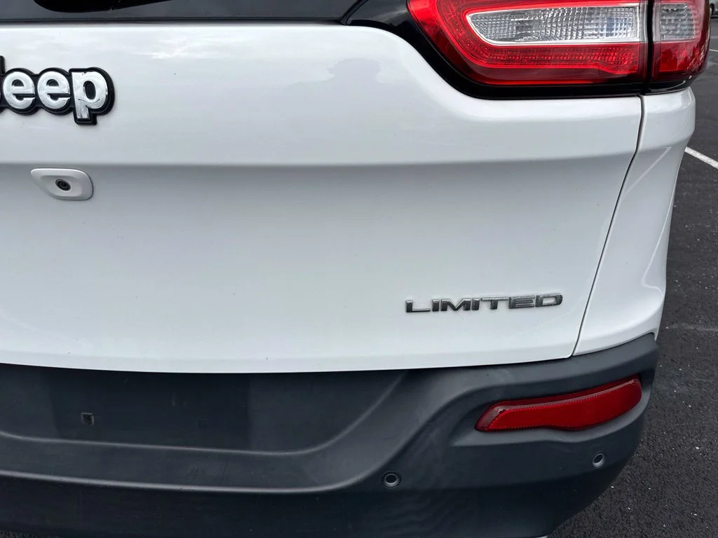 Used 2017 White Jeep Limited image 18