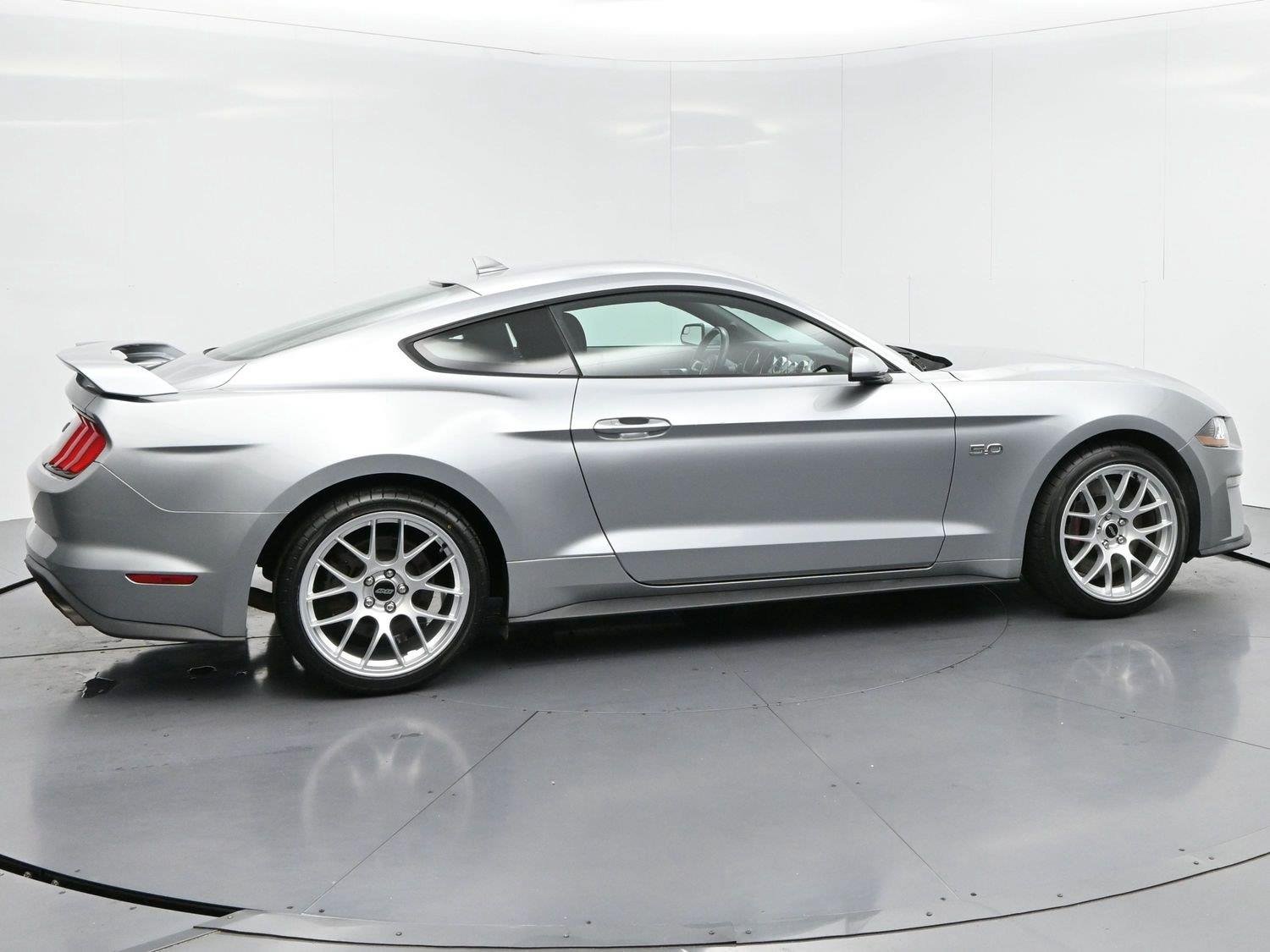 Used 2020 Iconic Silver Ford GT image 8
