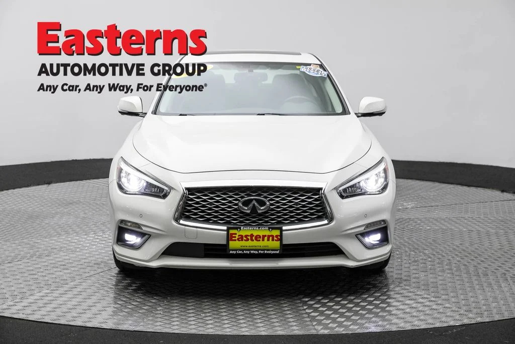 Used 2022 White INFINITI LUXE image 2