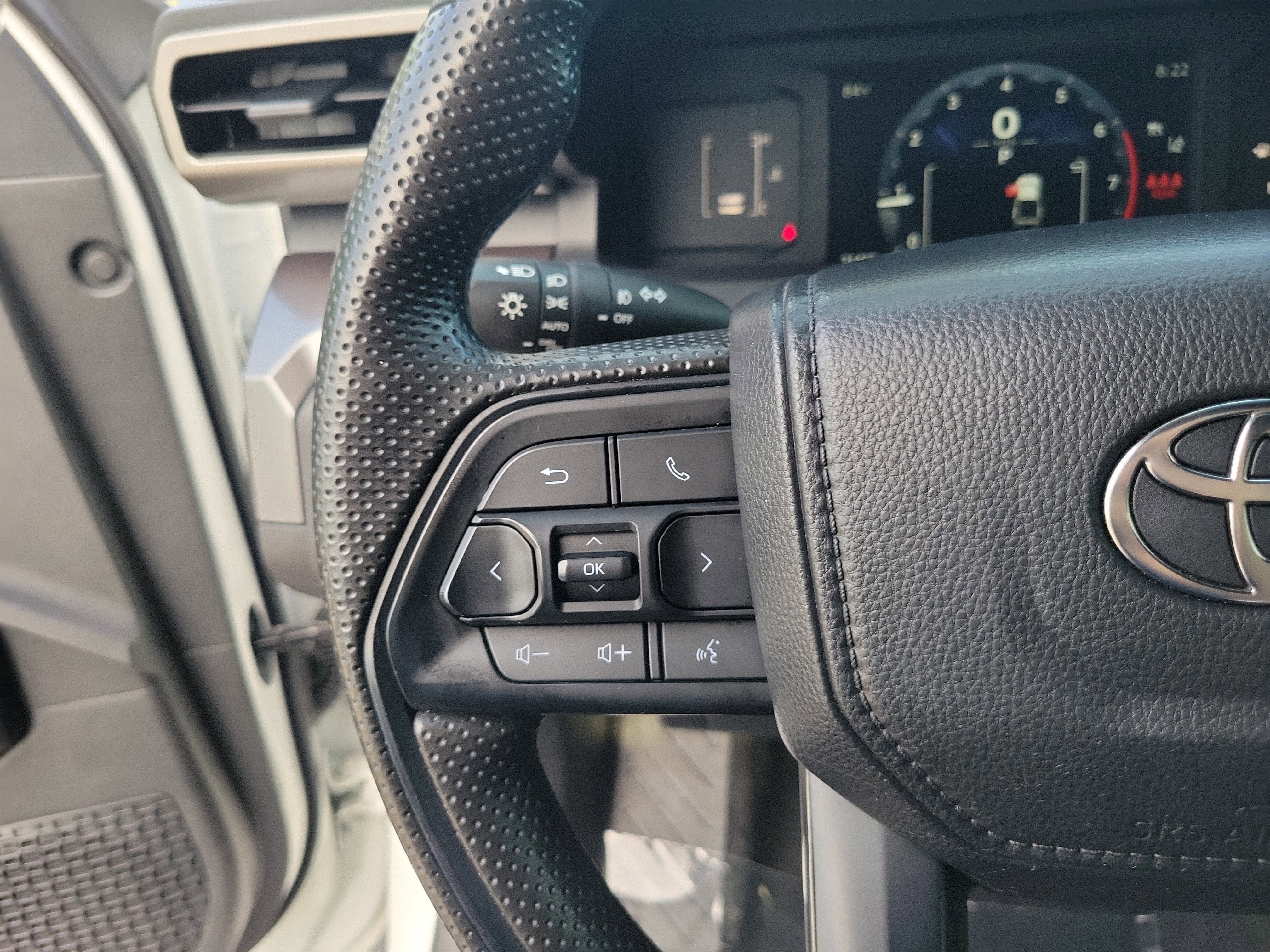 Used 2025 Ice Toyota SR5 image 16