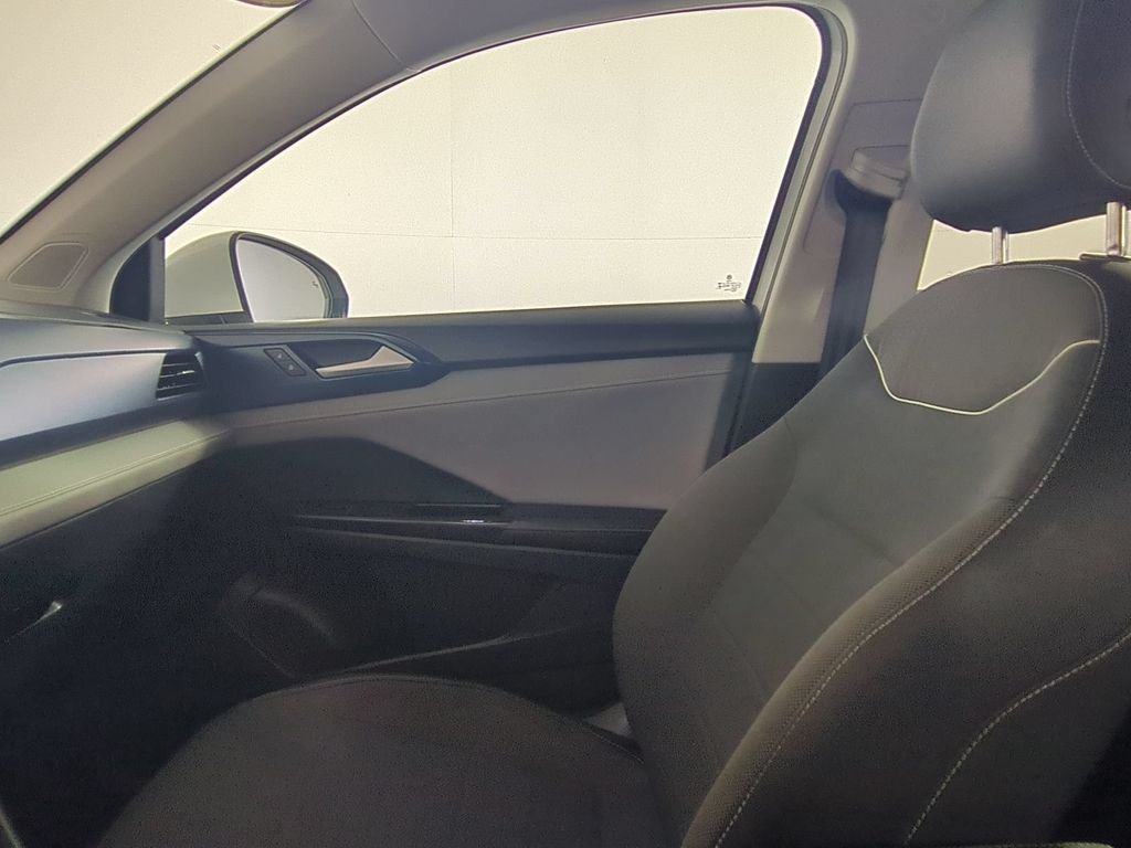 2024 Volkswagen Taos SE - Photo 28
