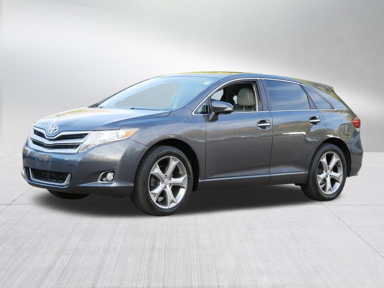 Used 2013 Magnetic Gray Metallic Toyota XLE image 3