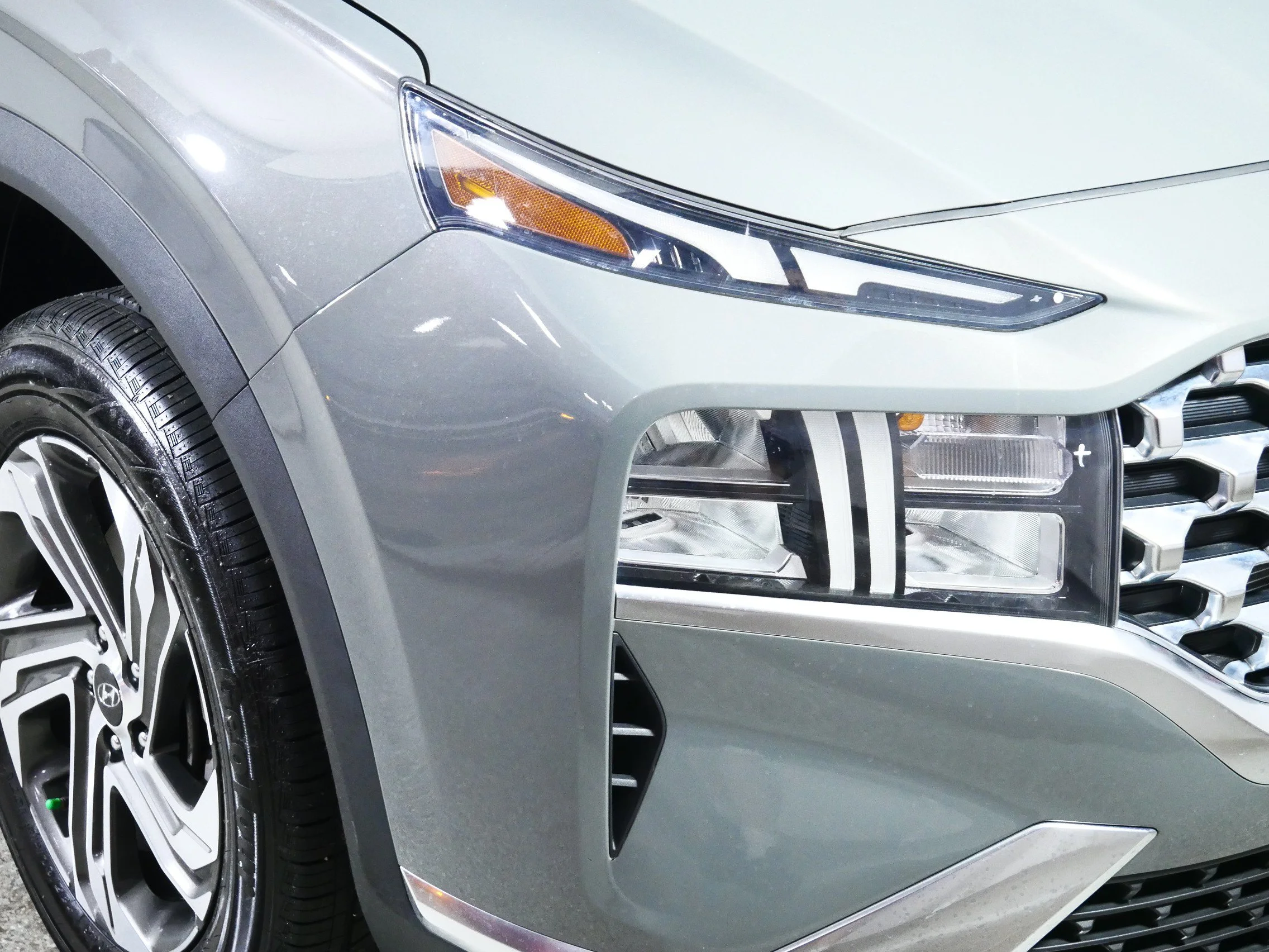 Used 2022 Hampton Gray Hyundai SEL image 16