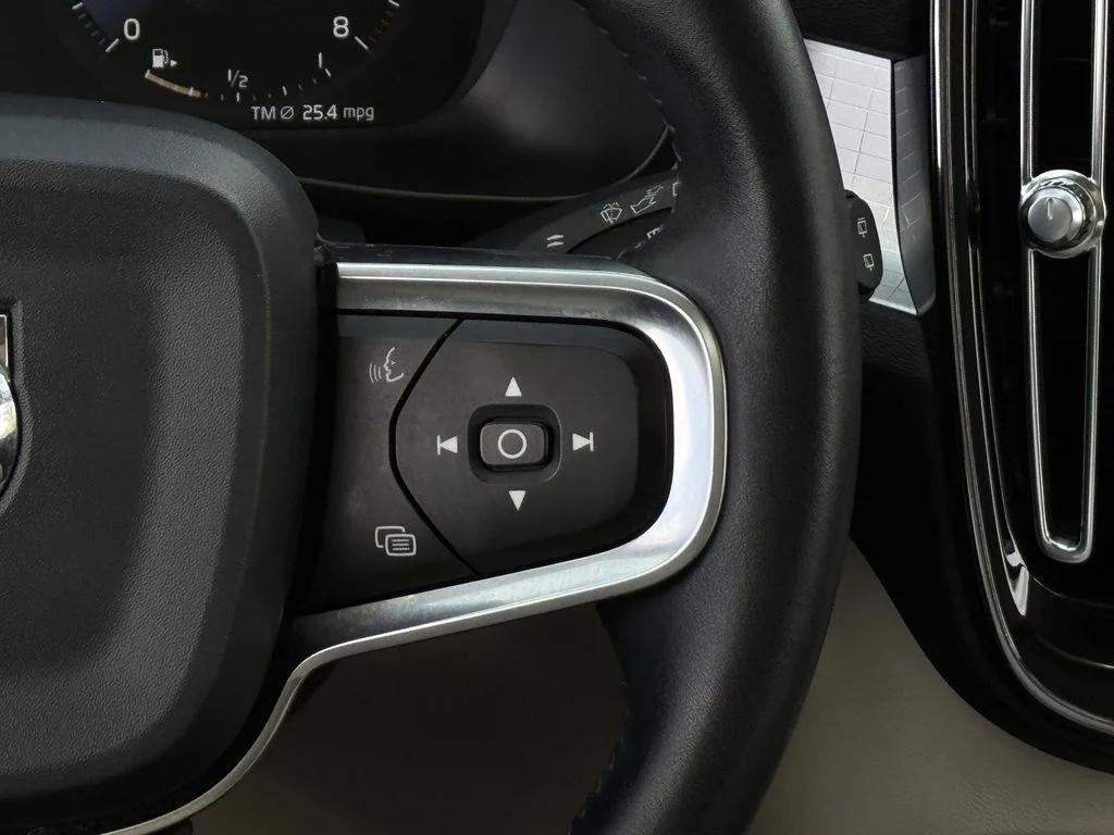 Used 2020 Black Volvo Momentum image 15
