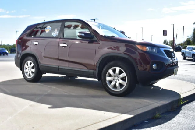 Used 2013 Red Kia LX image 4