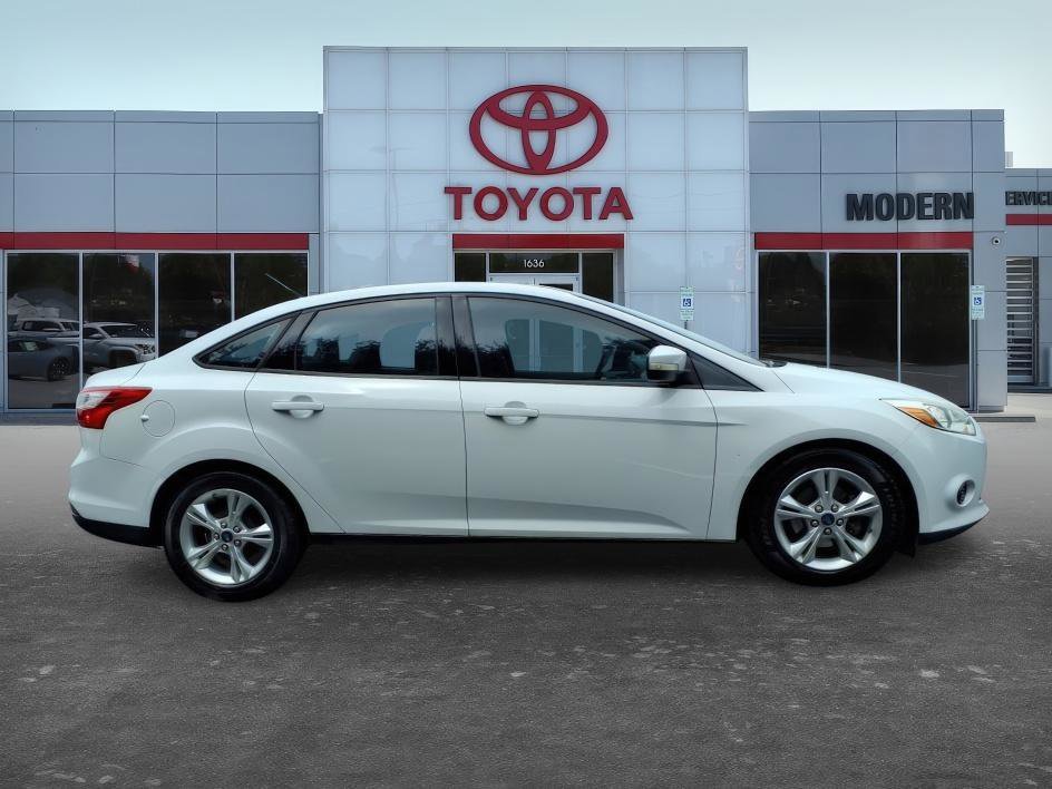 Used 2014 Oxford White Ford SE image 6
