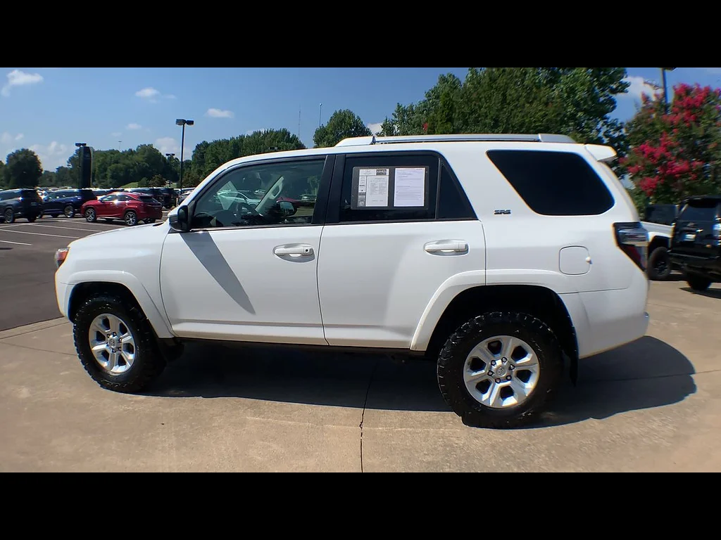 Used 2016 Super White Toyota SR5 image 5