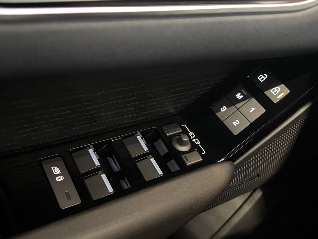 New 2026 Varesine Blue Land Rover S image 14