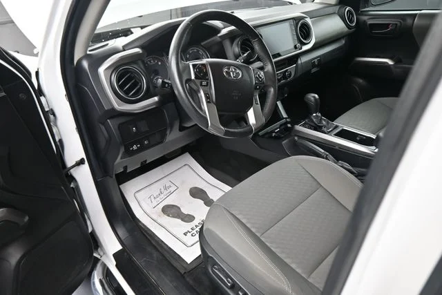 Used 2022 White Toyota SR5 image 70