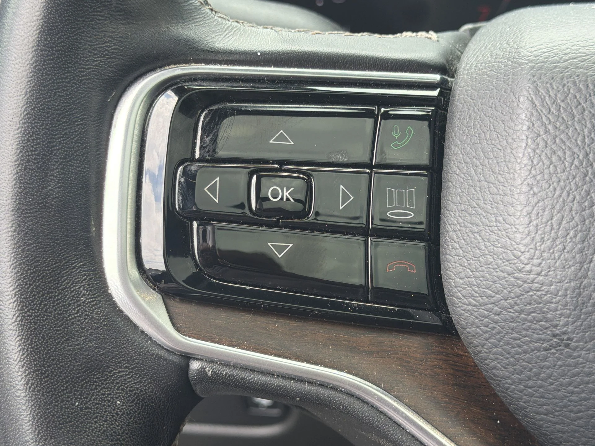 Certified Used 2022 Diamond Black Jeep Series I image 17
