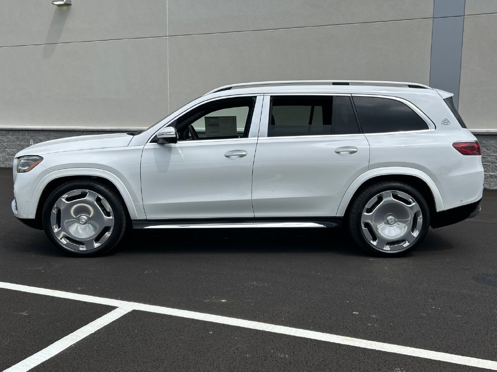New 2026 MANUFAKTUR Moonlight White Metallic Mercedes-Benz Maybach GLS 600 image 44