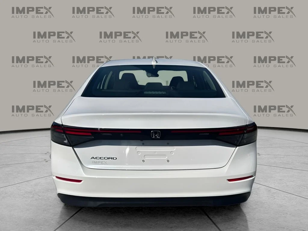 Used 2025 White Honda LX image 4