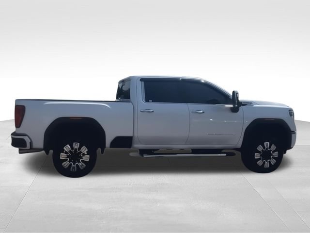 Used 2024 White GMC Denali image 9