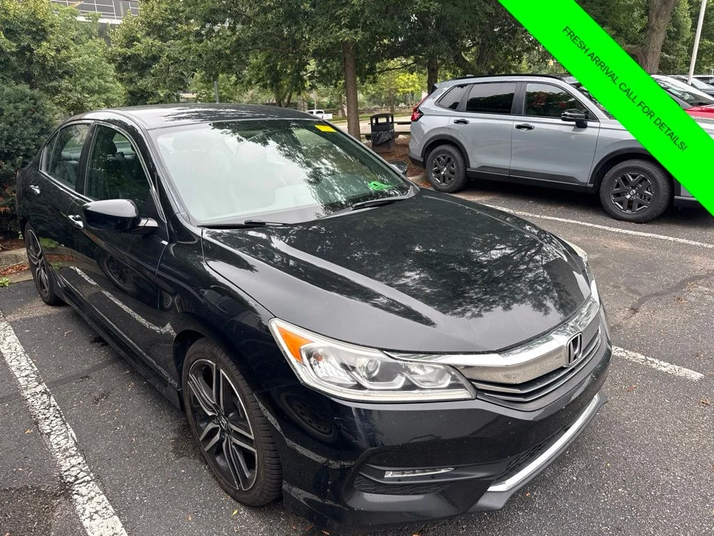 Used 2017  Honda Sport image 6