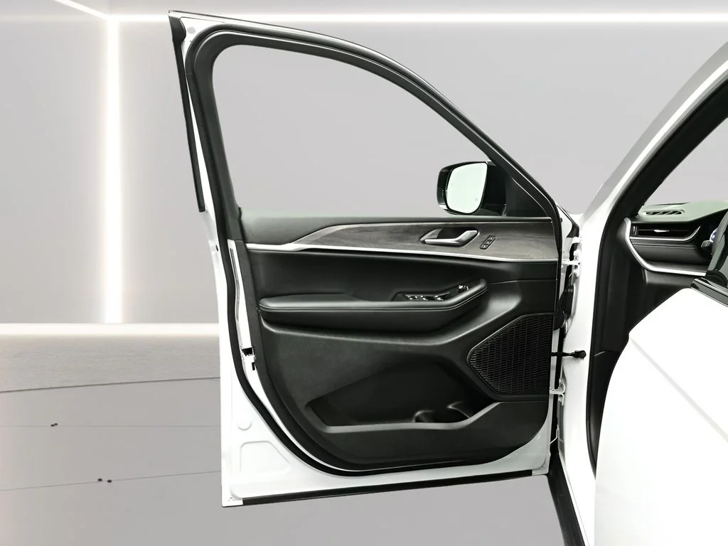 Used 2025 Bright White Clearcoat Jeep Limited image 15