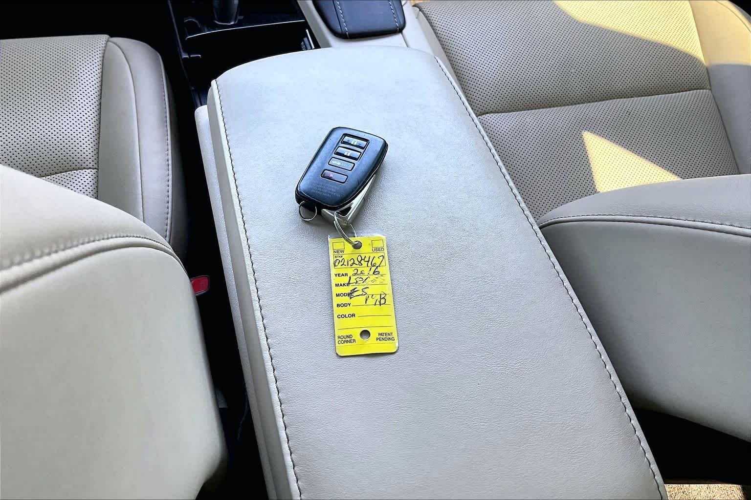 Used 2016 Eminent White Pearl Lexus Hybrid image 14