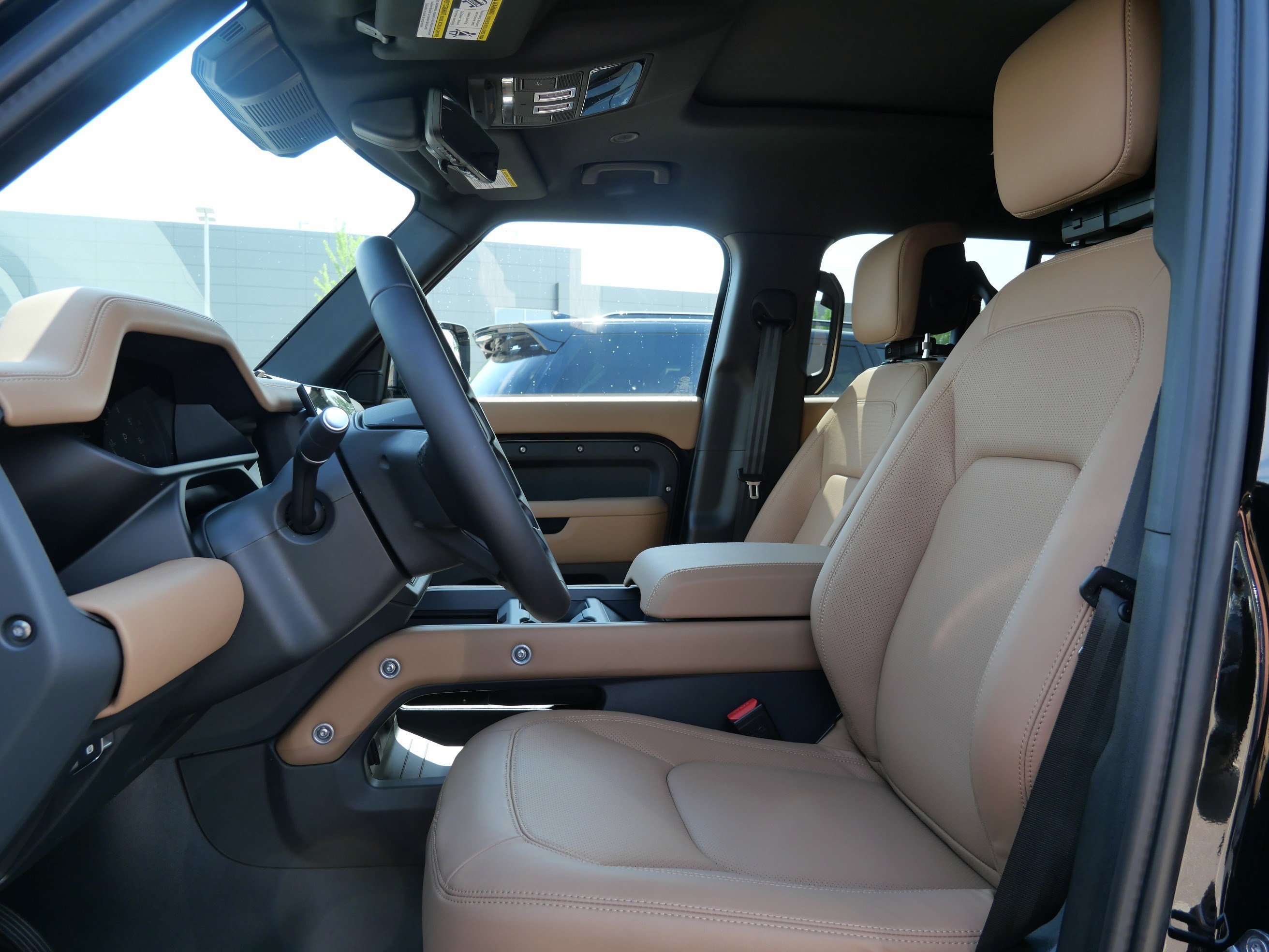 New 2026 Santorini Black LAND ROVER X-Dynamic SE image 3