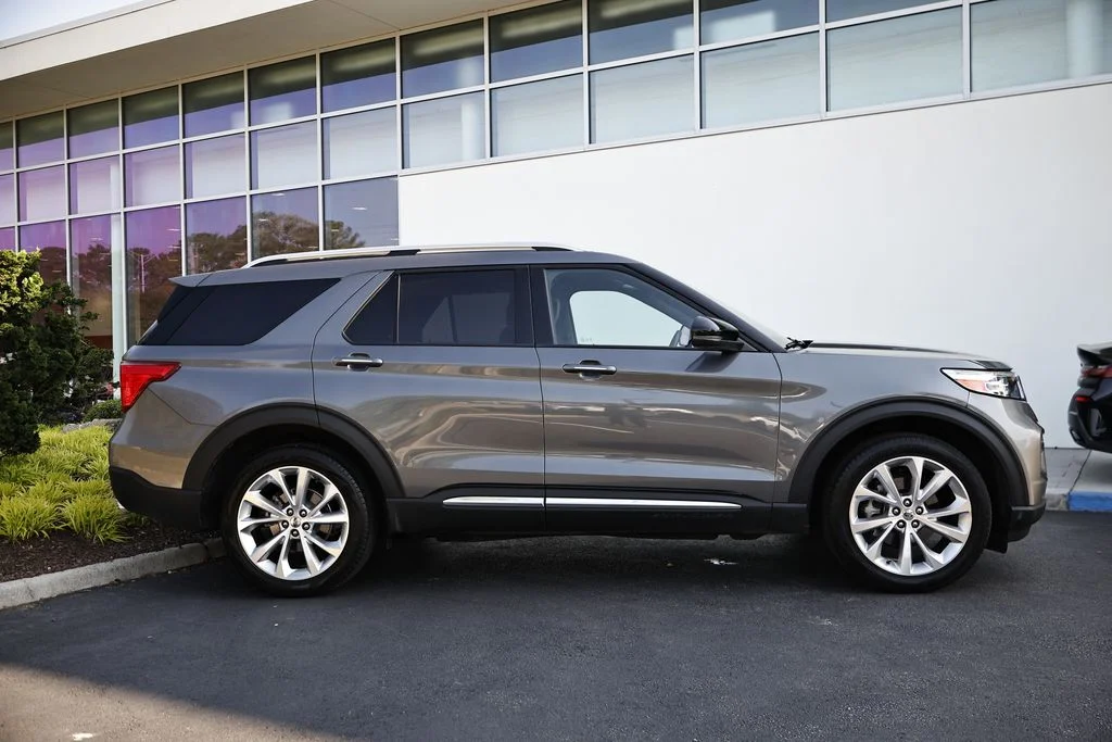 Used 2022 Carbonized Gray Metallic Ford Platinum image 4