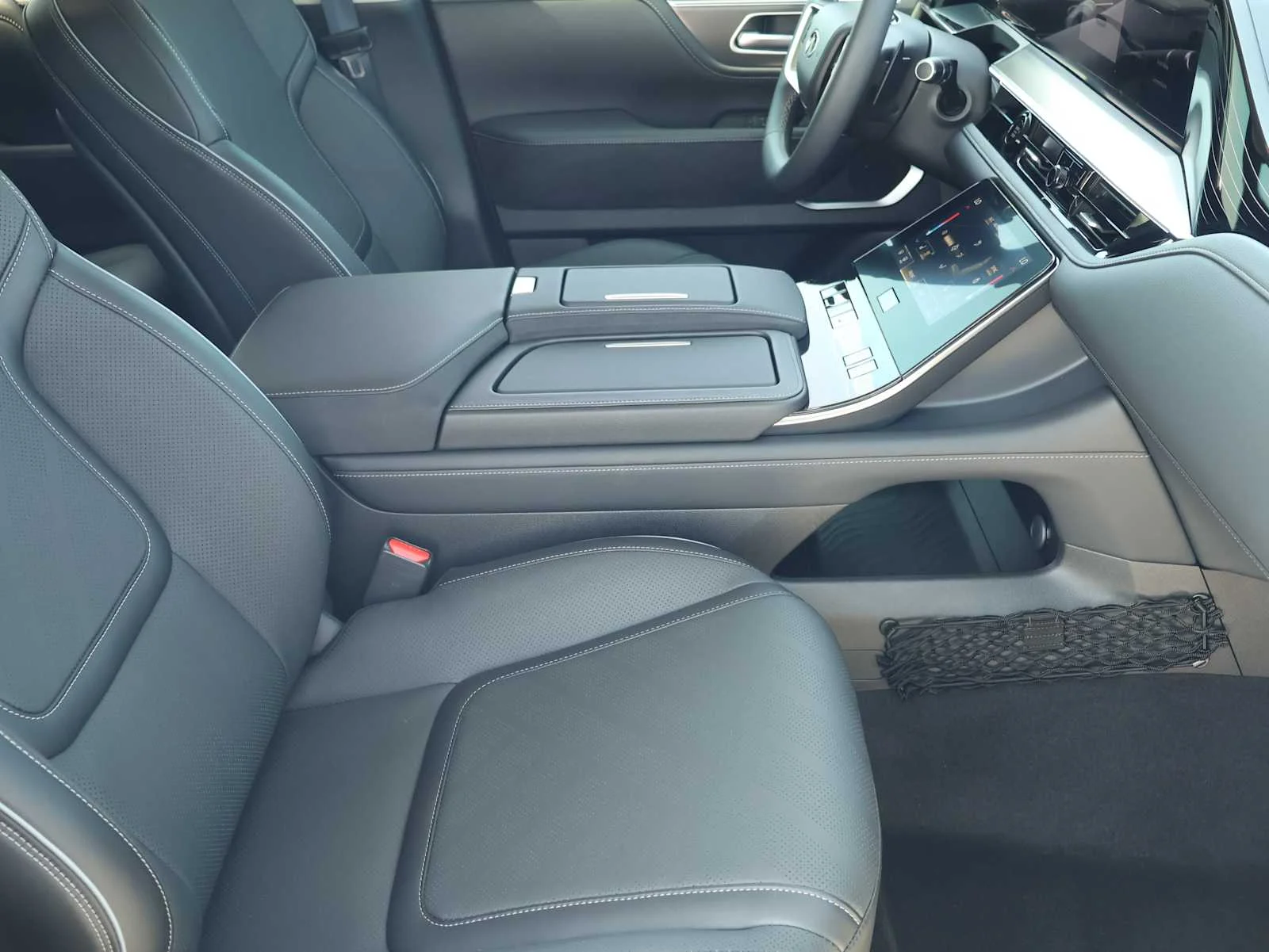 Certified Used 2026 Radiant White INFINITI LUXE image 14