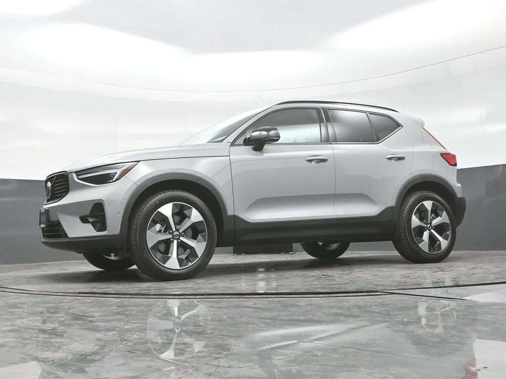 Used 2026 Vapour Grey Volvo Plus image 24