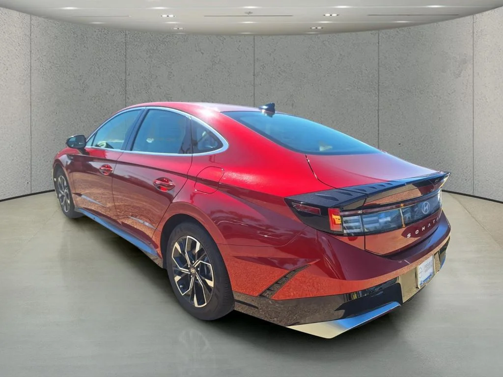 Used 2025 Red Hyundai SEL image 3