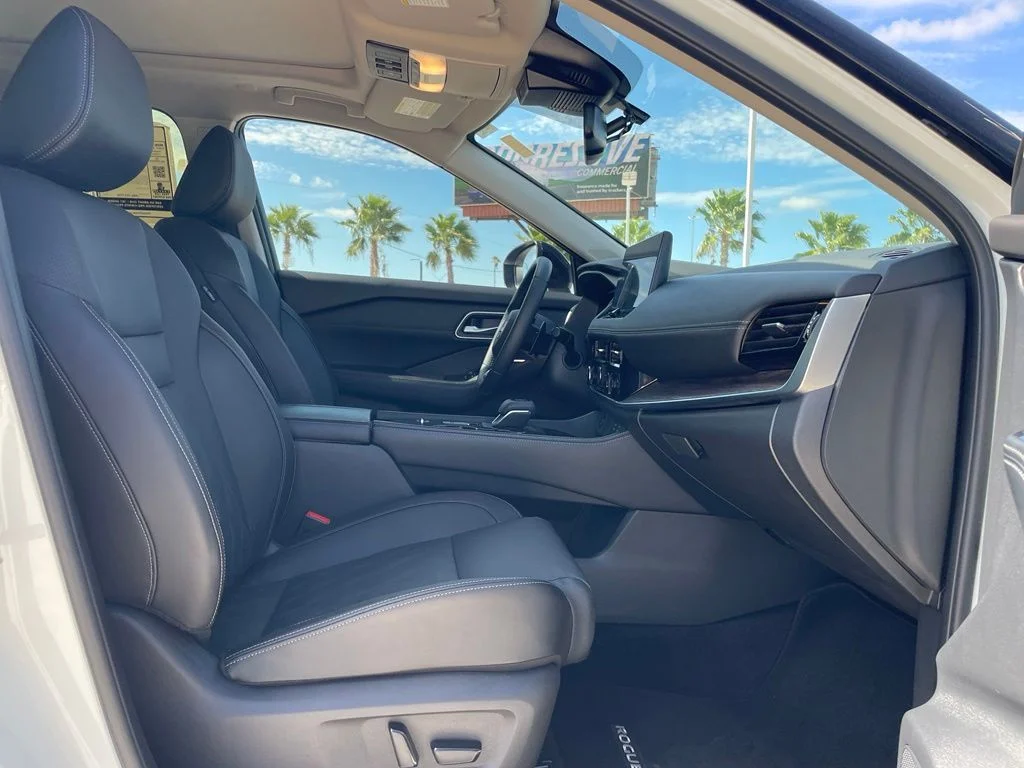 Used 2024 White Nissan Platinum image 22