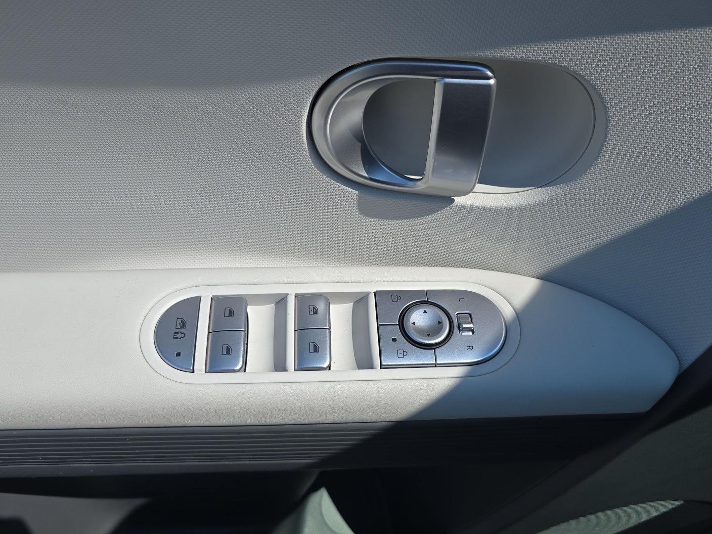 Used 2024 Atlas White Hyundai SE image 11