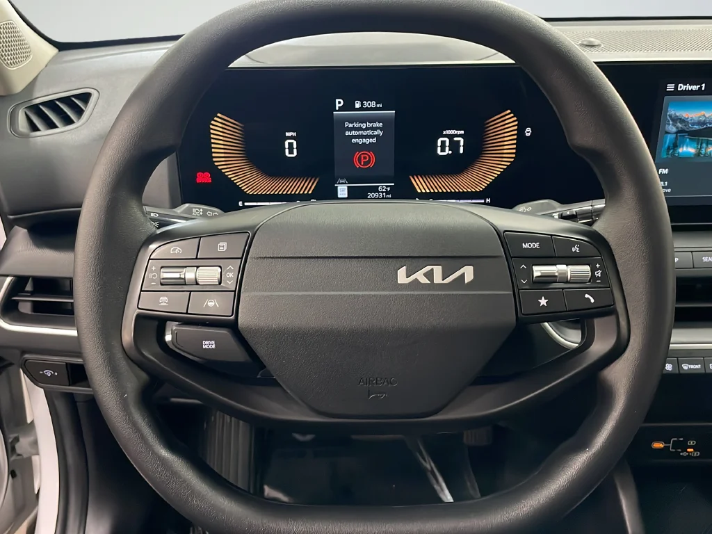 Used 2025 White Kia LXS image 38