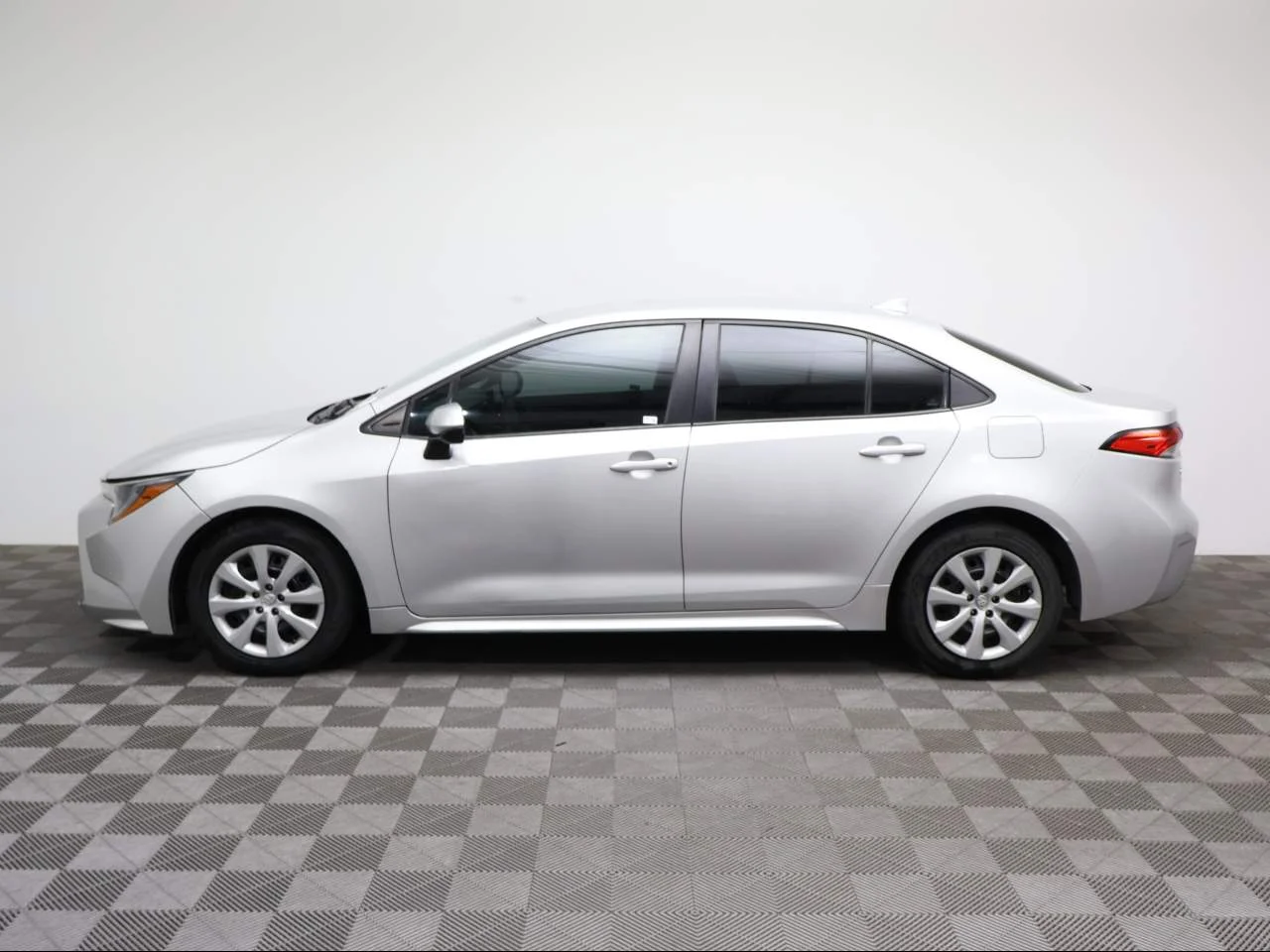 Used 2022 Classic Silver Metallic Toyota LE image 2