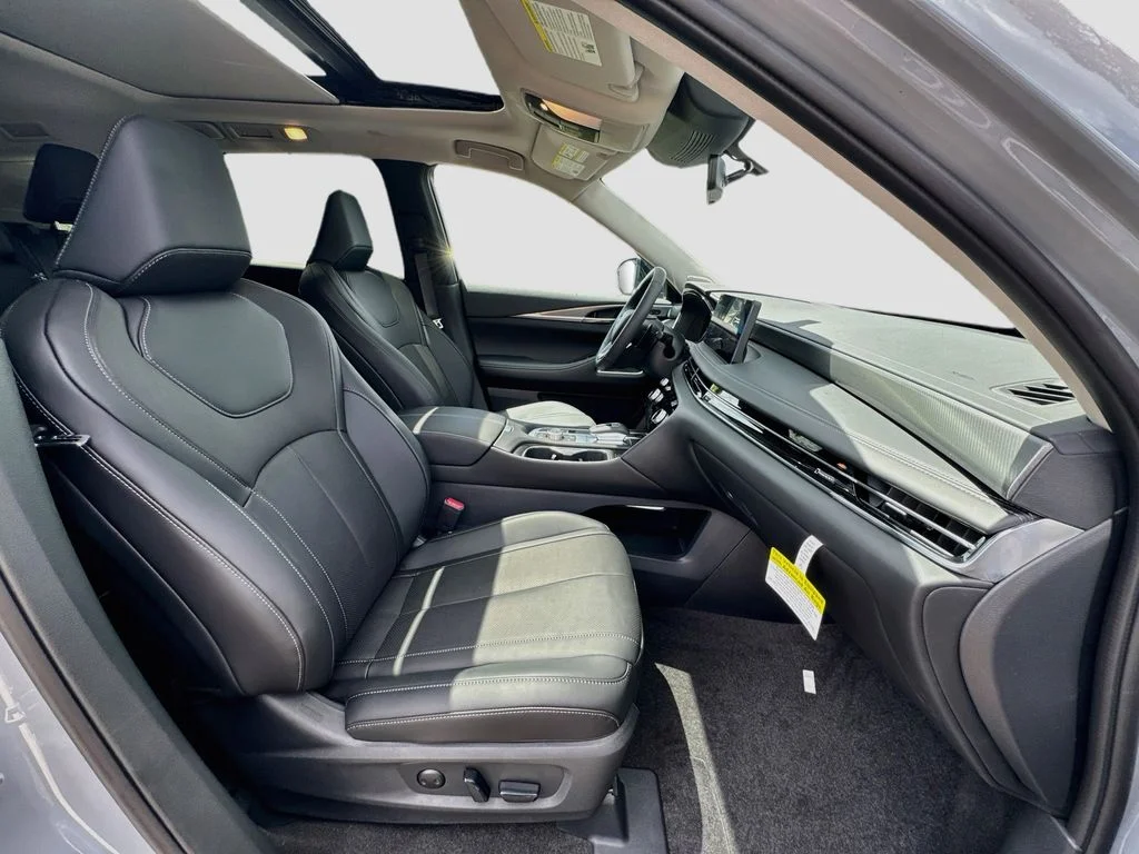 New 2027 HARBOR GRAY INFINITI Luxe FWD image 31