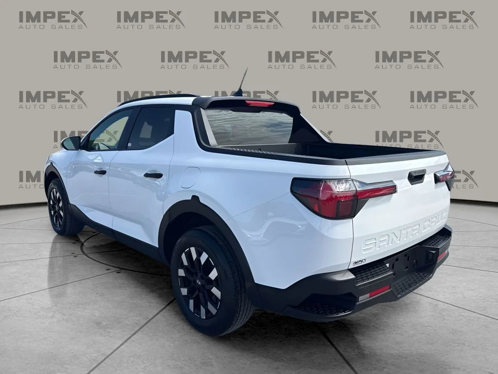 Used 2025 White Hyundai SEL image 3