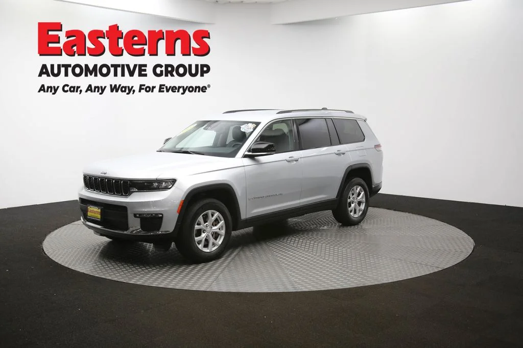 Used 2023 Silver Jeep Limited image 57