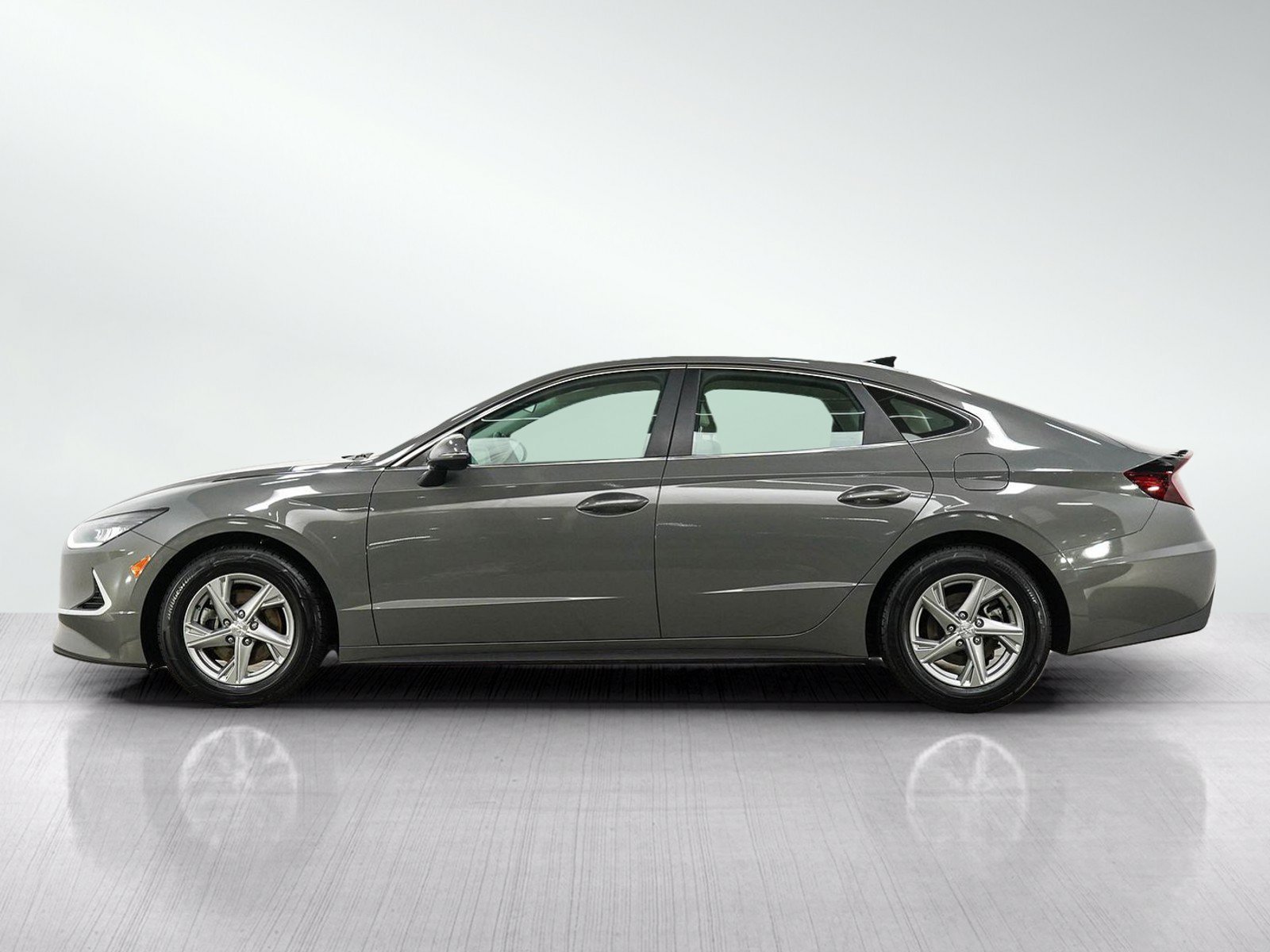 Used 2022 Hyundai Sonata SE with VIN KMHL24JA0NA245366 for sale in Minneapolis, Minnesota