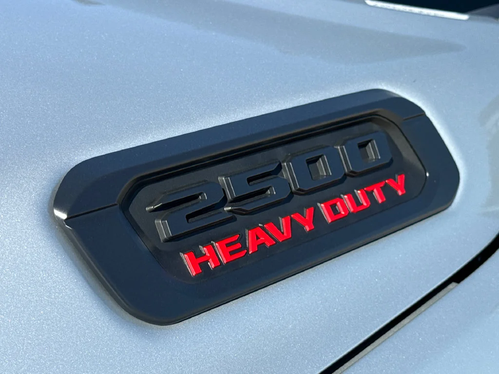 New 2027 Silver-Zynith Exterior Paint RAM Big Horn image 5