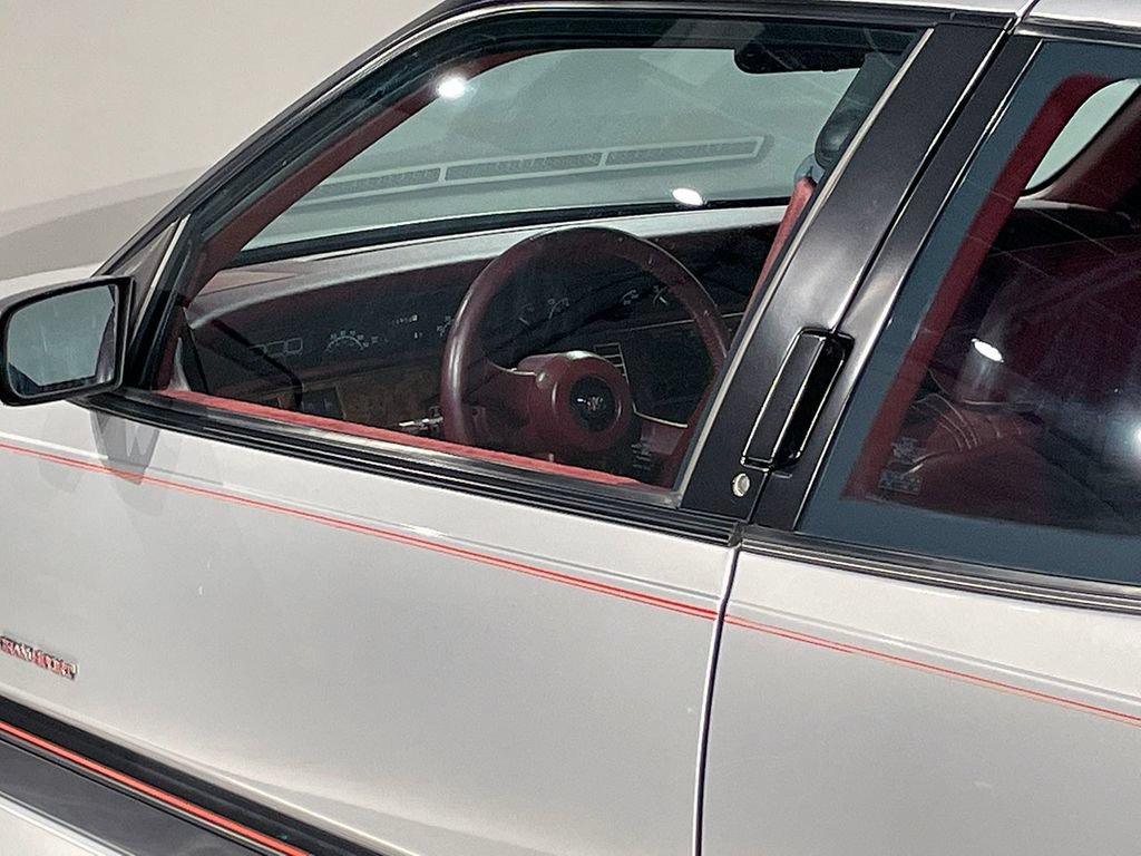 Used 1991  Buick Custom image 14