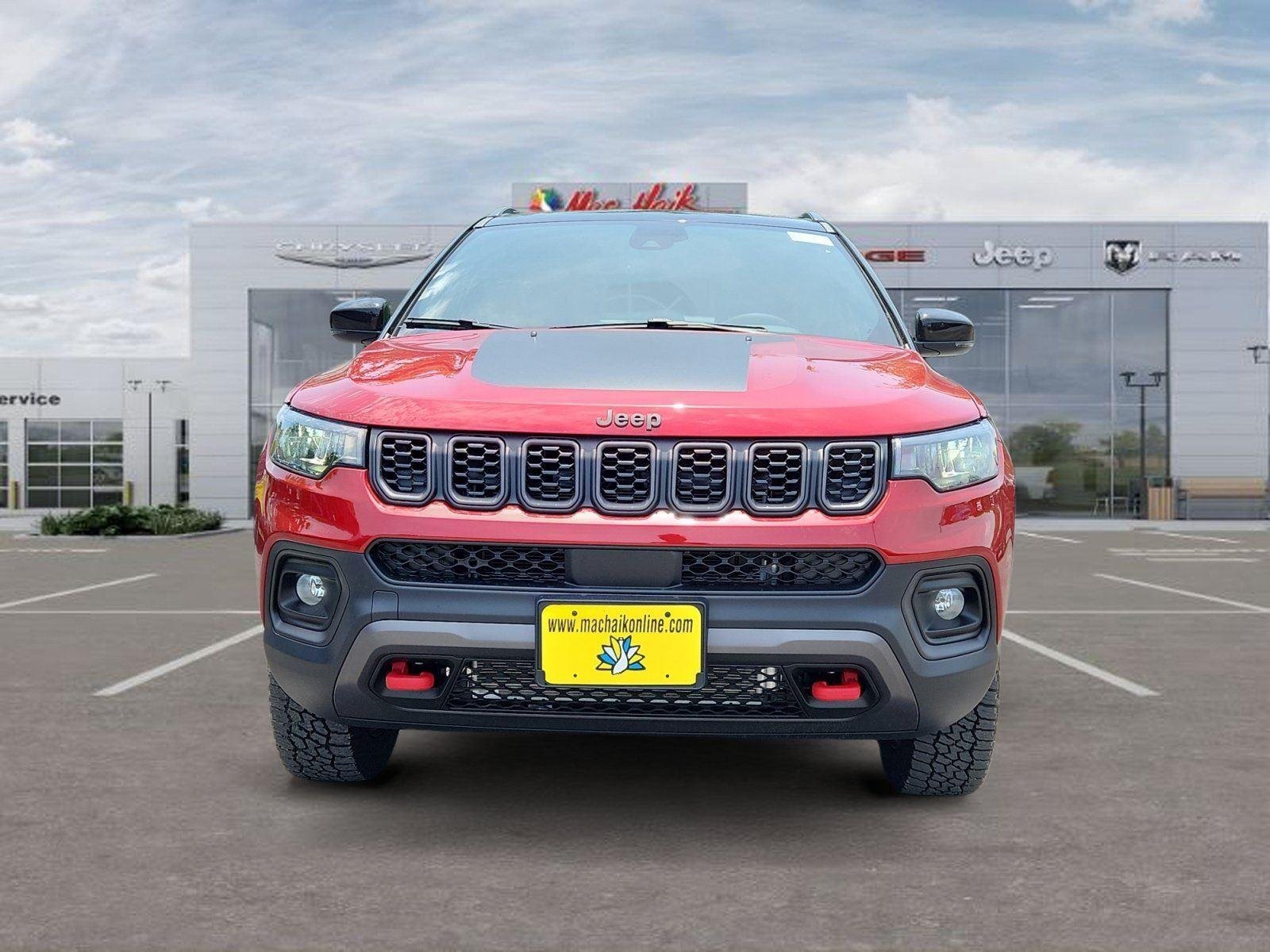 New 2026 Red Hot Pearl-Coat Exterior Paint Jeep Trailhawk image 8