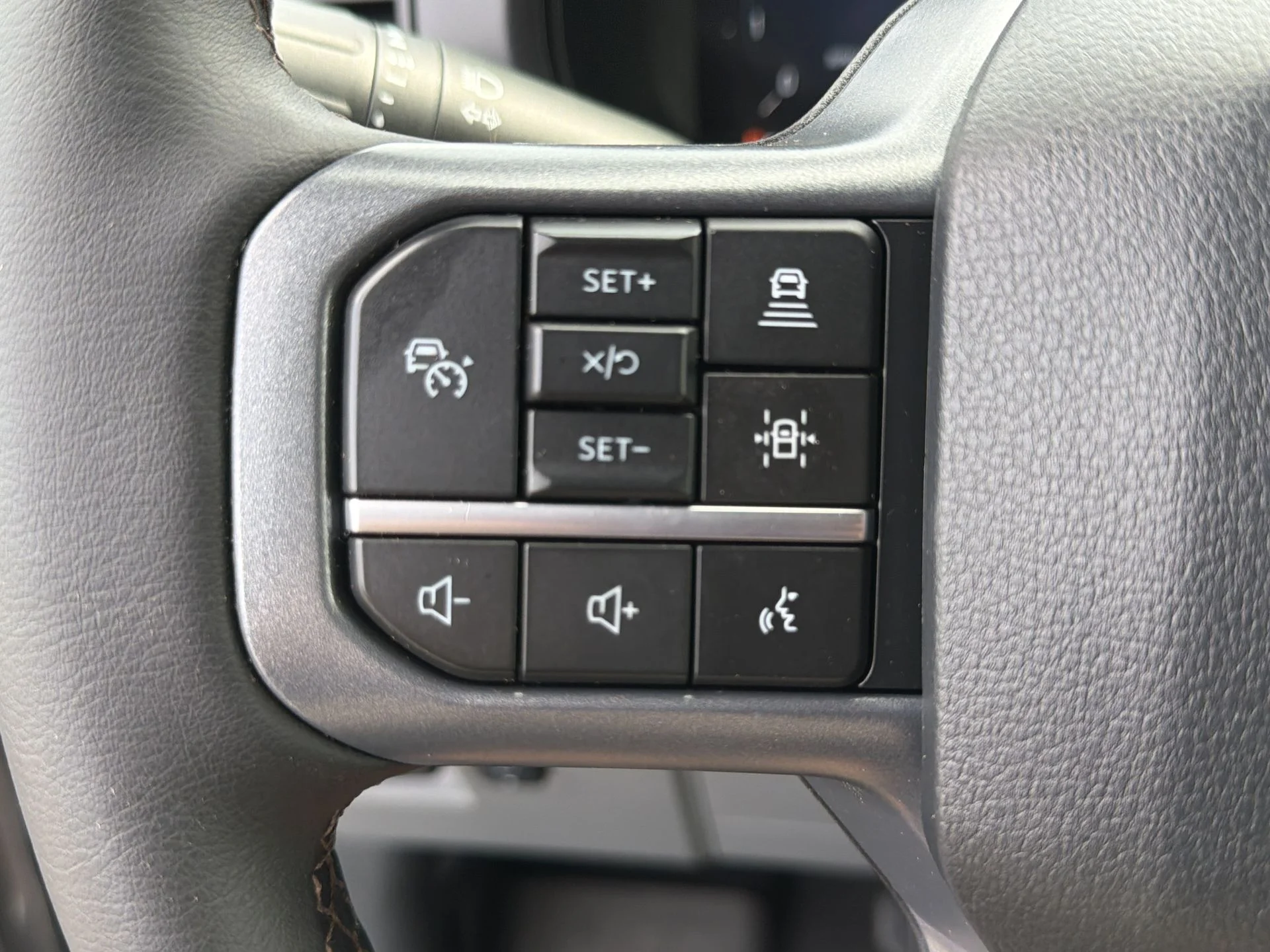 Certified Used 2025 Gray Metallic Ford Lariat image 17
