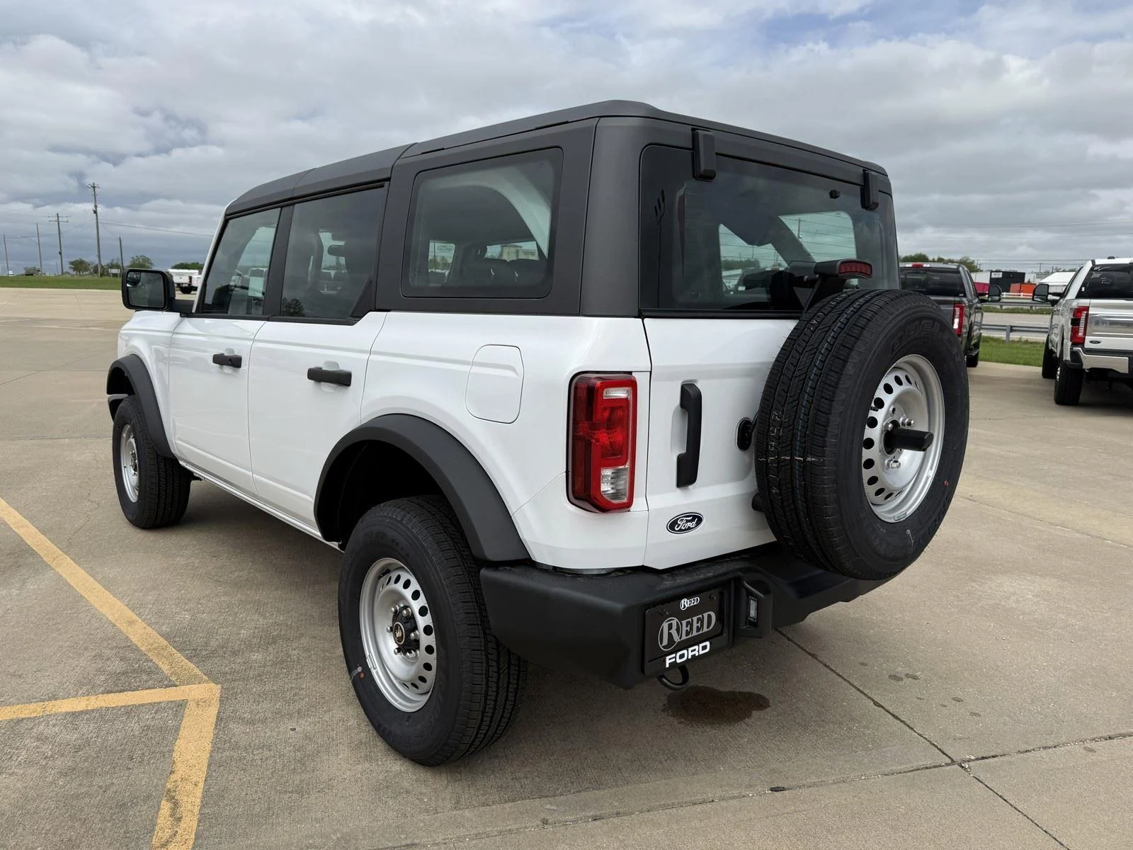 New 2026 Oxford White Ford Base image 7