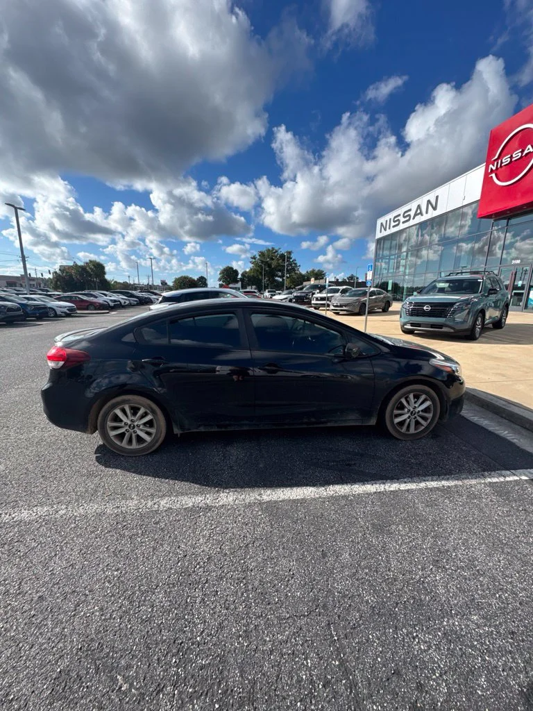 Used 2017 Black Kia S image 2