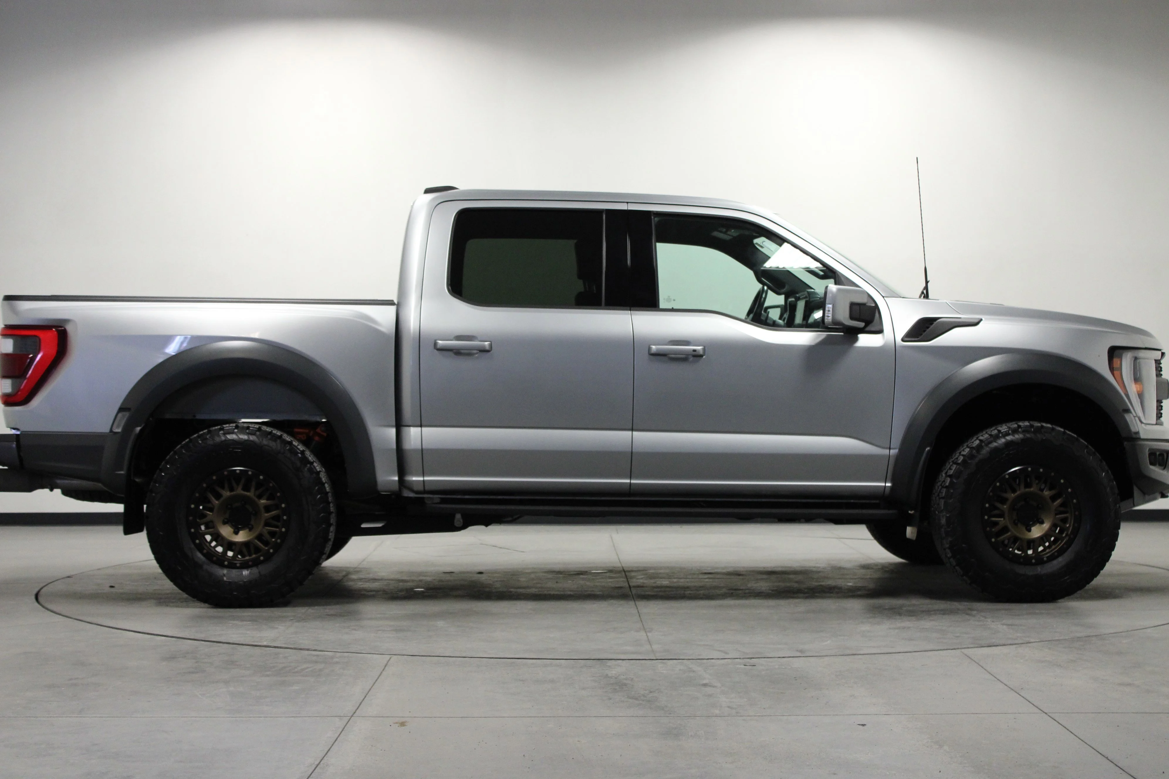 Used 2022 Silver Metallic Ford Raptor image 3